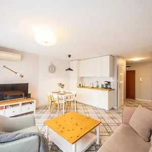 Reymonta 15 Surfingbird Apartment